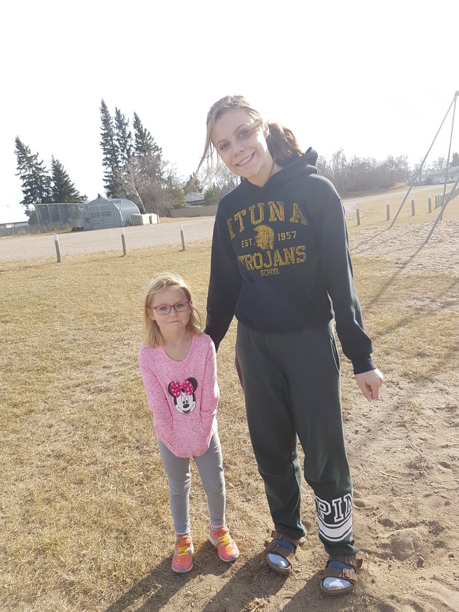 Kaylaonu's tweet photo. #wellness10 and the kindergarten class buddied up yesterday to clean up the school yard! #EducationWeek2017 #ItunaSchool https://t.co/ijbRflLSCC