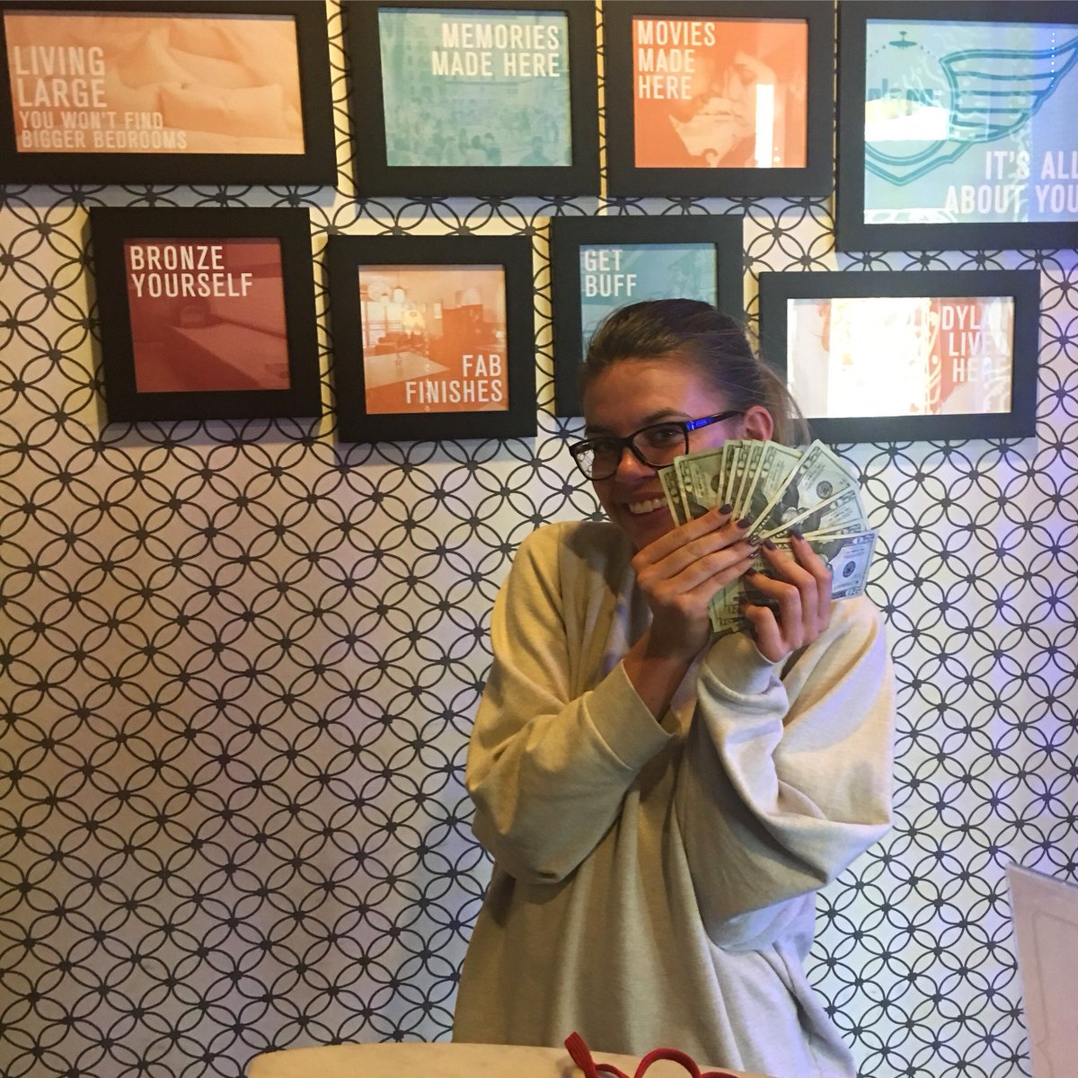 FlocoFusionLLC's tweet photo. Our residents are loving the CASH they’re getting for resigning! Resign your lease today and get cash INSTANTLY!!! 😄😄🙌💵💵💸💸💸 https://t.co/KzNwpYXTGx
