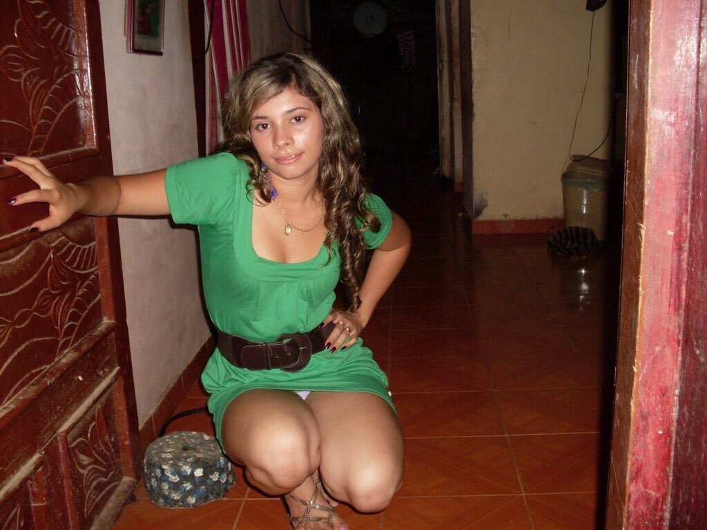 Beauty Girls on X: #putipobres #putipobre #vestido #descuido #upskirt  t.copMEDinQKcj  X