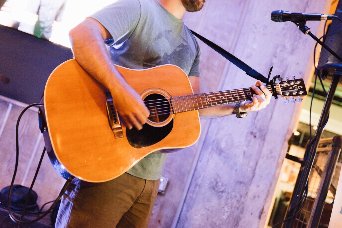 TGIF! Come down to GPub after work ! Munch on 1/2 priced apps at the bar from 4-6pm and rock out to live music by Jim. Decline from 5-8pm!