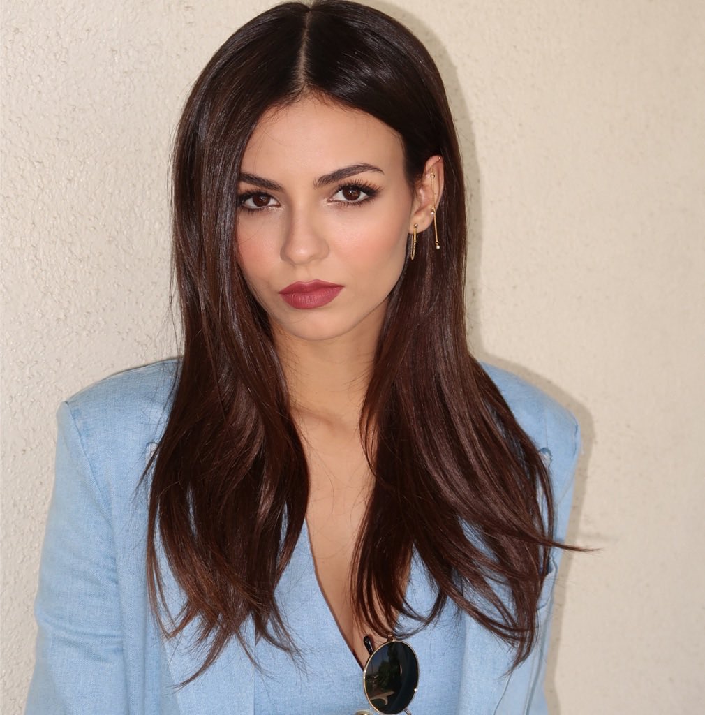 VictoriaJustice's tweet photo. Baby blue steel 🤣
@MakeupByLusine &amp; @HairbyGilbert kill it every time💙 https://t.co/R1ZuOV7Eoa
