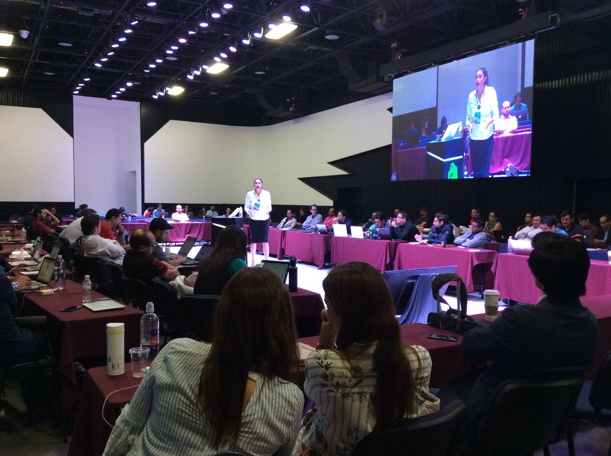 MiguelAngelArce's tweet photo. Inicia la magia de #ZohoCRM en el Masterworkshop de @ecommerce_mx #Zoho #BuzzMDO #EcommerceMX https://t.co/M24otTsupR