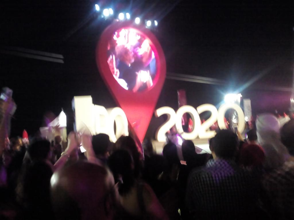 faishar7's tweet photo. It is gooood to be in Dubai over 5000 people at count down start https://t.co/LrVyfqMbPM