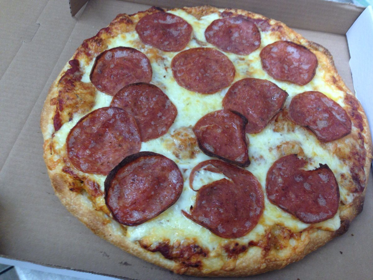 KarkacheSam's tweet photo. TGIF
Start the weekend off right with great food from Beneci's and taste the difference quality makes!
#benecipizza https://t.co/VTevNWRfR3