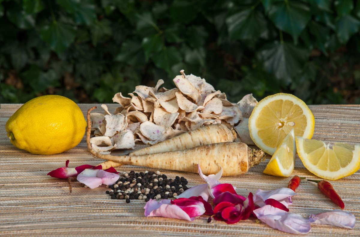 Naturlichanders's tweet photo. Every 35 days your skin replaces itself. 
What you eat becomes you. 
You have a choice in that you're made of. 
You are what you #eat. https://t.co/YkFSjMllbR