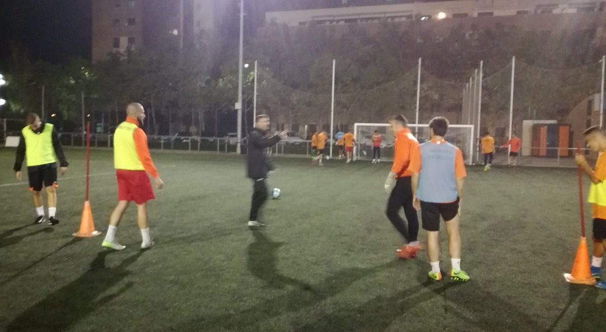 uesabadellenca's tweet photo. #sabaFran último entrenamiento antes del domingo, a por el 3era victoria seguida #2cat4 #CorazonesNaranjas #VamoslaSaba https://t.co/pzbnA3tKGf
