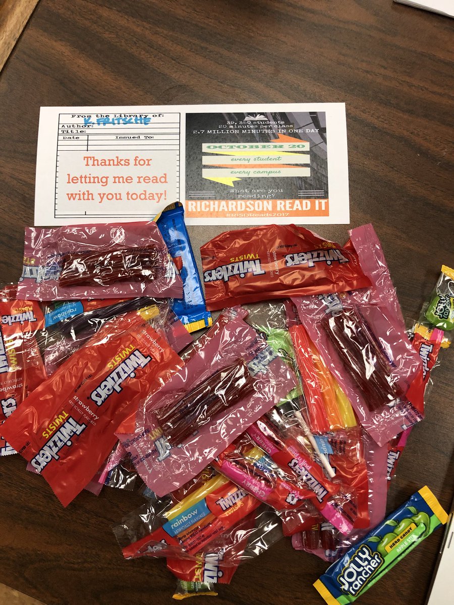 MsJaeAllen's tweet photo. Kyle Fritsche @ELAinRISD stopped by and read with my 7th period...she left these goodies! 😋 #RichardsonReads #CantStopRISD #ApolloGearUp https://t.co/18CraObizw