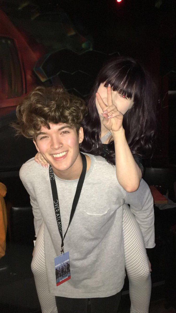 lovingOA_'s tweet photo. Happiness 🤞🏼❤️ @LiamRossmusic https://t.co/oeXhz65Il0