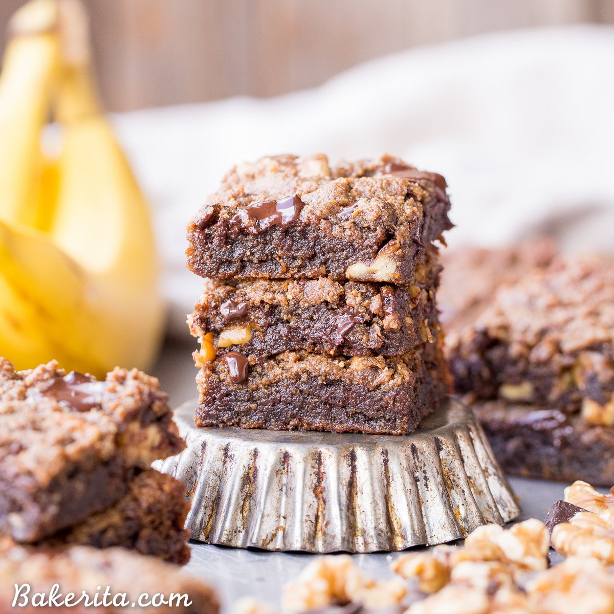 bakeritablog's tweet photo. These Chocolate Chunk Banana Nut Blondies are #paleo, #vegan, and so chewy with walnuts and dark chocolate chunks. https://t.co/3lQhGKvN3g https://t.co/eAAMW62T3z