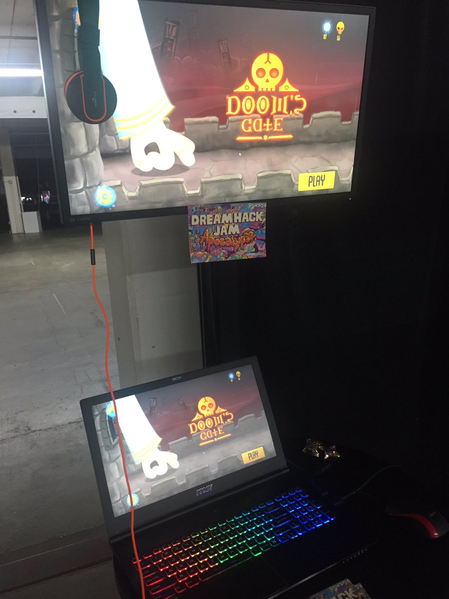 gamejolt's tweet photo. Watching people play #dreamhackjam games @ #DHDEN17
#indiedev #gamedev https://t.co/muyRUX9g5I