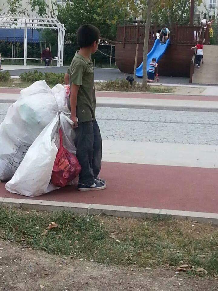 Şeytan diyor ki: aç pencereyi bağır, bağır, bağır. sabaha kadar...