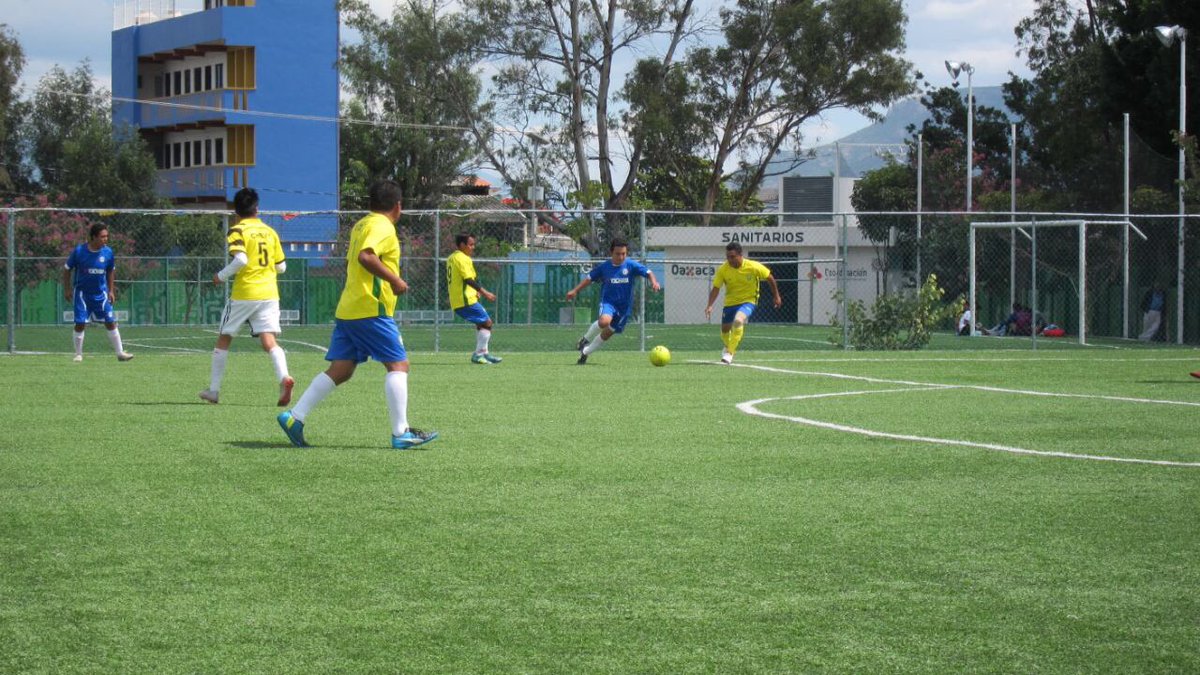 ExpresaOaxaca's tweet photo. Final de fútbol del 6to encuentro deportivo, cumplimiento financiero vs sub auditoría de planeación de la @Oaxaca_ASE https://t.co/1wgFnF3oYk