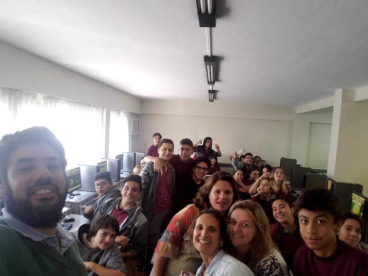 SoleCasasola's tweet image. Hoy en el IES N 9233 d Sta Fe c/ @ceviceconte dando un #Taller de #MemesDeCienciaUNR @ComCienciaUNR junto al #Labgraf  @FCPolitUNR #Felices