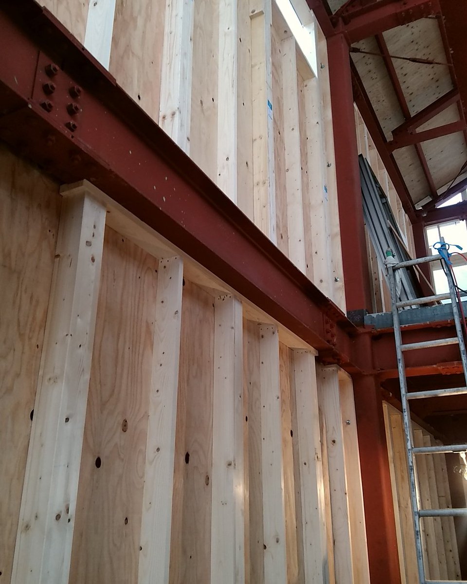 かやのん 大阪市東住吉区重量鉄骨造新築工事 順調に建築中 外壁の下地に構造用合板を全て張ります O これを施工しない施工方法もあります いかがでしょうか O V 重量鉄骨造 新築 大阪 カヤノキ建設 一級建築士 T Co Wyuxmr9ble