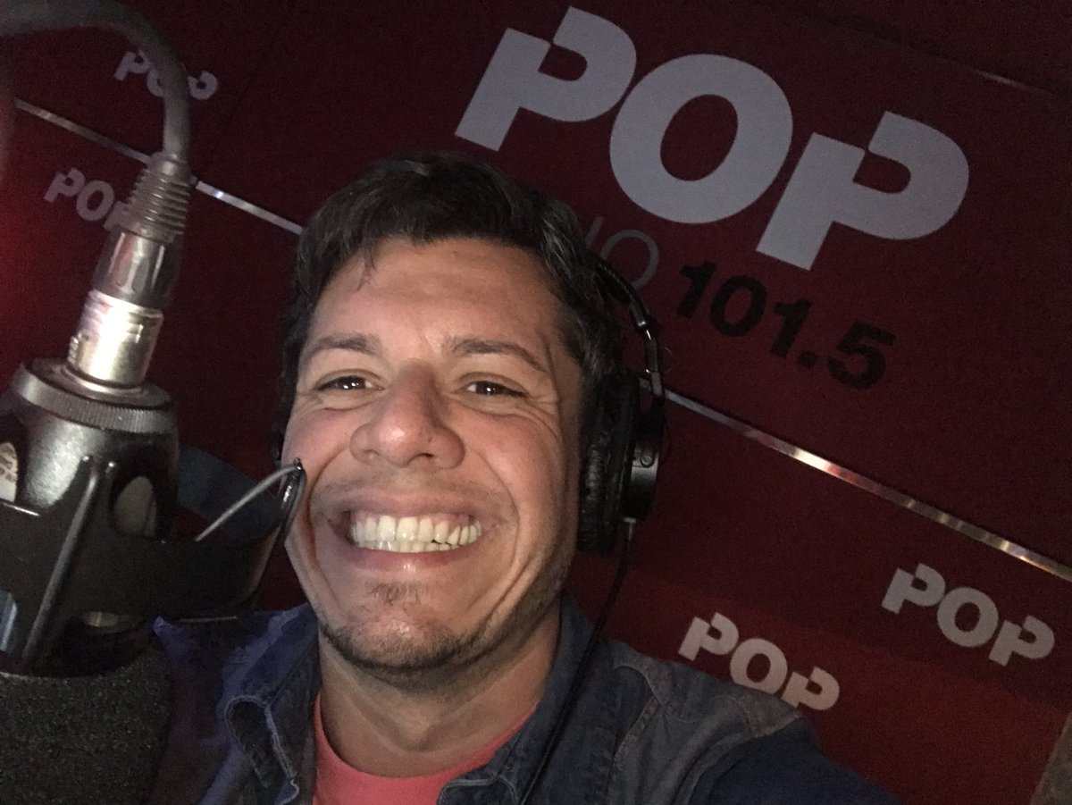 hectorlocutor's tweet photo. #EstallaLaNochePop esta es mi cara de viernes https://t.co/7CszwiyYiT