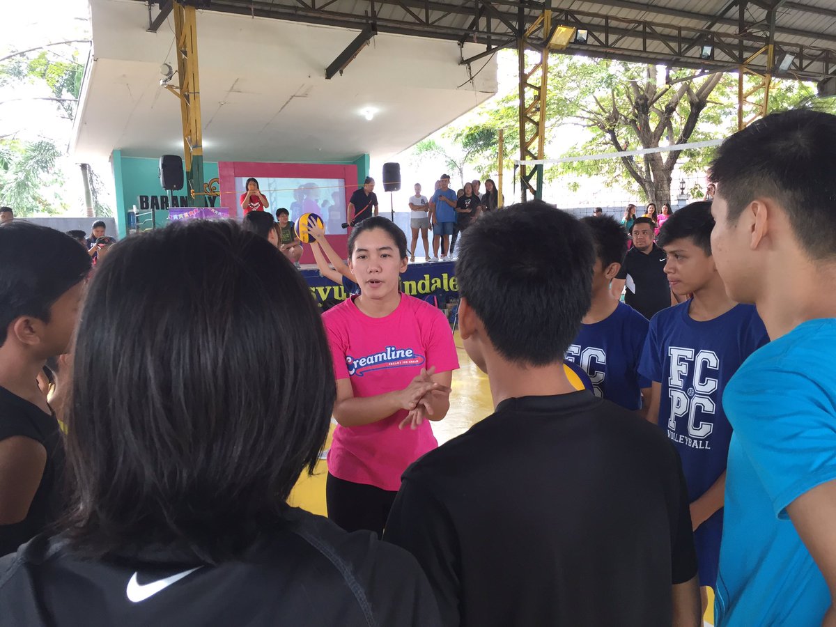 CoolSmashers's tweet photo. Spreading #creamlinegoodvibes and true love for volleyball 😊 https://t.co/fwgL7ZGSsO