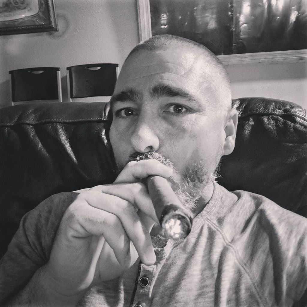 #Biketoberfest #cigar hand rolled in front of me by <a href="/fdgcigars/">FDG CIGARS</a>. Very smooth smoke with surprising complexity. ift.tt/2xVHLFC