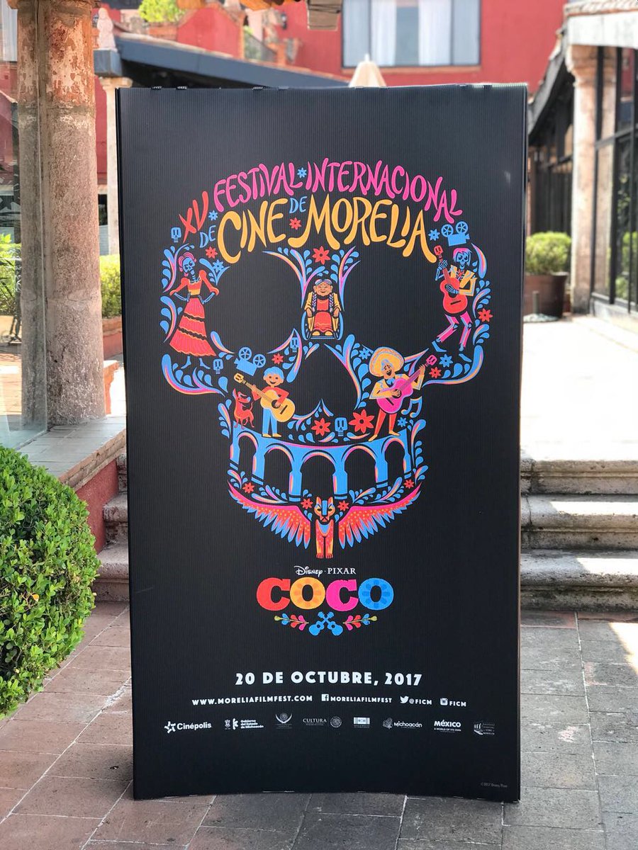 DisneyStudiosLA's tweet photo. ¡#DisneyPixarCOCO recibió el Festival Internacional de Cine de Morelia en México con mucho color! 🎸@FICM https://t.co/C4OiqwFSyv