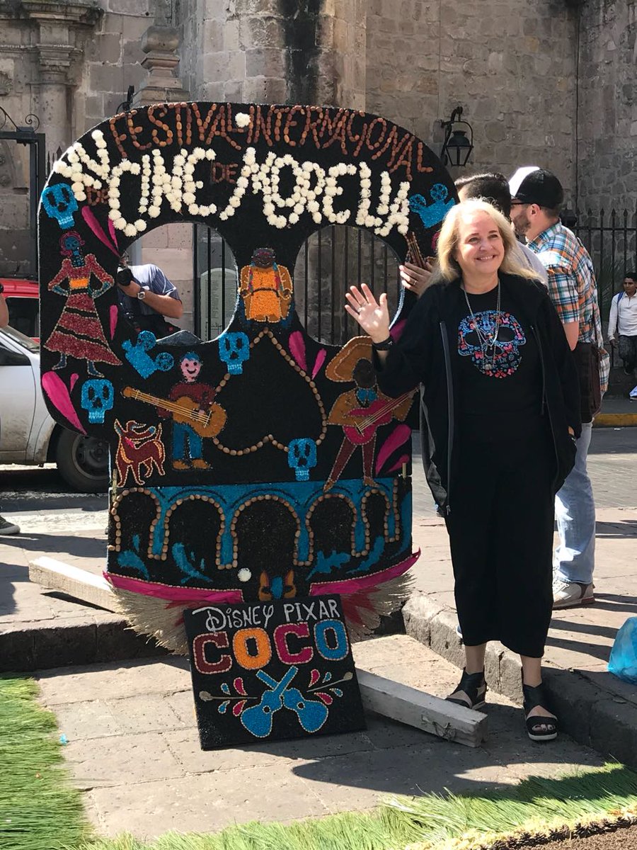 DisneyStudiosLA's tweet photo. ¡#DisneyPixarCOCO recibió el Festival Internacional de Cine de Morelia en México con mucho color! 🎸@FICM https://t.co/C4OiqwFSyv
