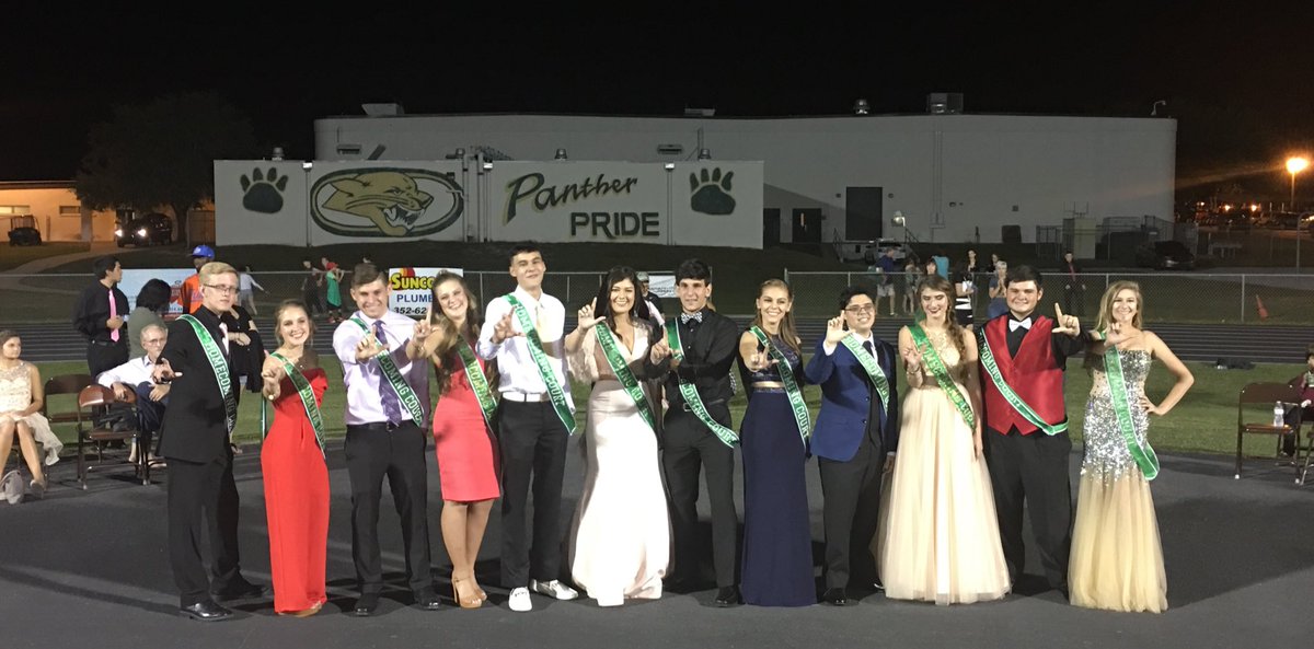 LecantoHigh's tweet photo. Homecoming Court looking FABULOUS repping the “L”! #1Lecanto https://t.co/B6RoChuWBW