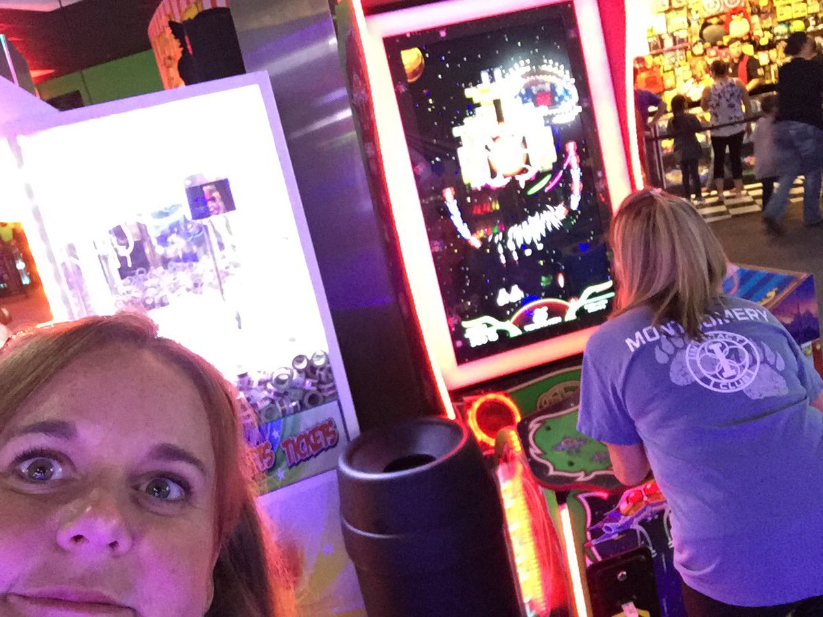 I found my nerd twin @MHS_DrDickey as she yells out "ooh look...giant Galaga"😂