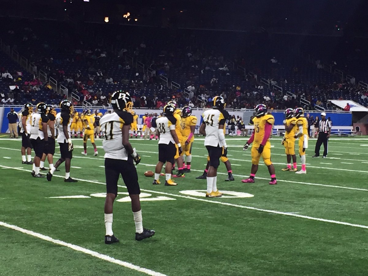 JustCallmeBHunt's tweet photo. FINAL: King 21-EEVP 0. Crusaders win their 13th Detroit PSL football city title and ninth since 2000! https://t.co/jr0iiQVPge