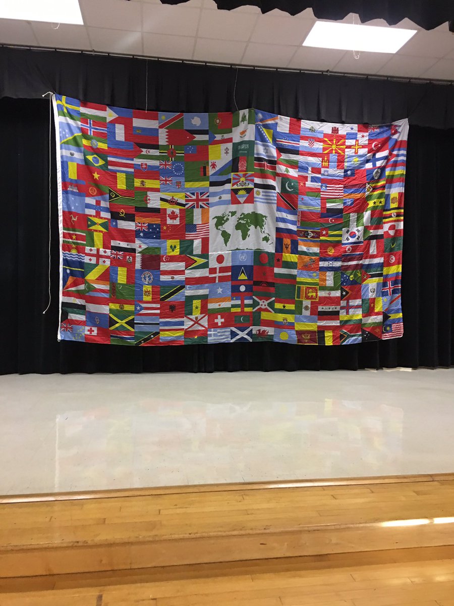 hillsidepk's tweet photo. #FCSvanguard helping out at the Hillside Book Fair and International Night!@hillside_media @HillsideES #Vanhuskies #Socoolatschool https://t.co/AVfWZB59Ay