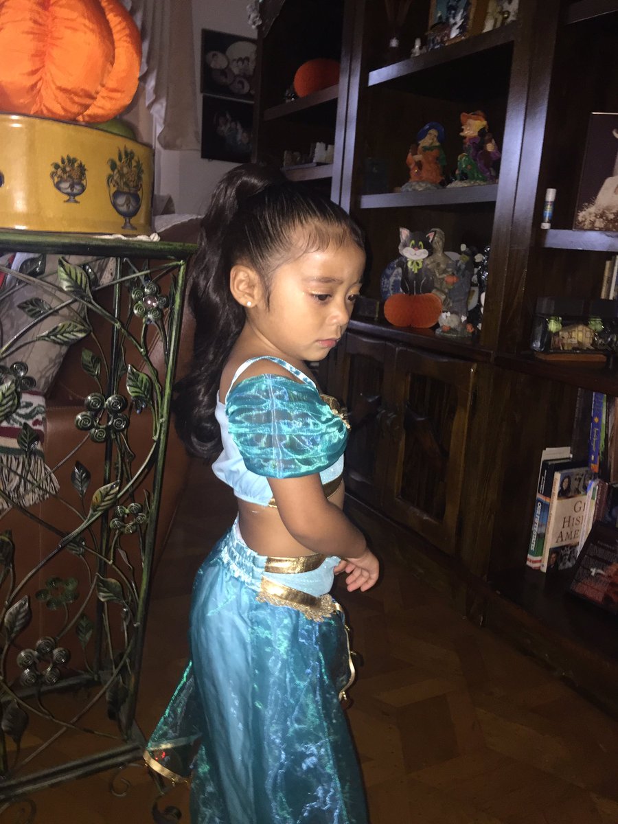 LIVMUSIQ's tweet photo. Ummmm why I got my daughter a pony tail for her Halloween costume and now she doesn't know how to act?????? https://t.co/XLEU4XKzXD