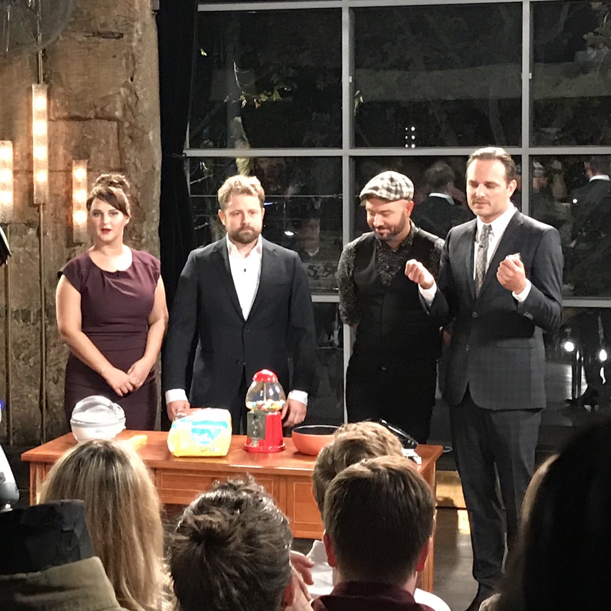 AgotaDimen's tweet photo. Du. Dein TV. #DevilleLateNight. Gleich. Abend gerettet. Mit #GabrielVetter #HermannMusik @gangdeville #devillehotshit @SRF 1. https://t.co/huNBKOMYXM