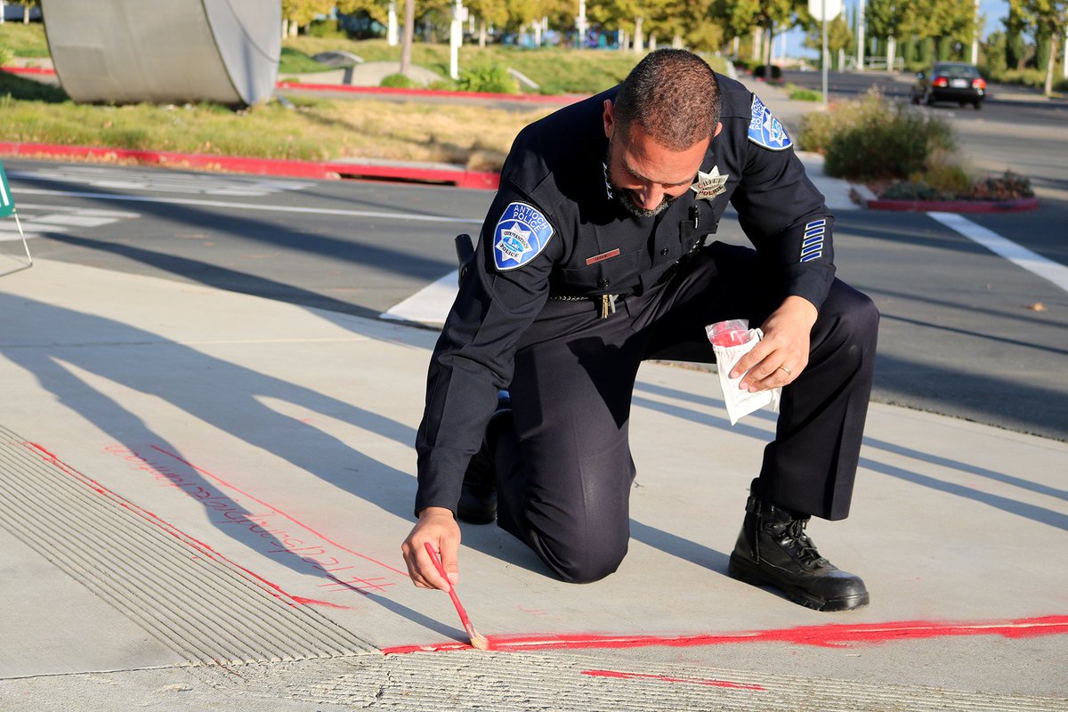 Mike2Media's tweet photo. Yesterday @AntiochPolice @Antioch_POA #PoliceChief Tammany Brooks participating in #redsandproject held in #Antioch. #humantrafficking https://t.co/pUgZ1QbEid