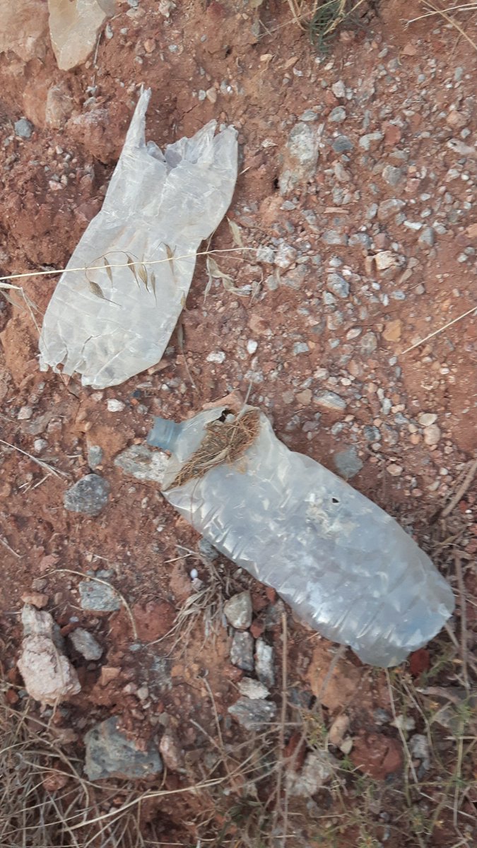 Veel grote plastic flessen bij het #zwerfafval in Spanje. Geen #statiegeld daar. #zwerfie