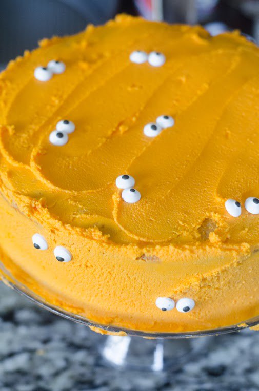 dentistmel's tweet photo. Need a great #Halloween #recipe! Try out my spooky Halloween soda cake! SO EASY and SO YUMMY. Recipe: https://t.co/T4cXXDGBr8 https://t.co/MgDGaL7yJL