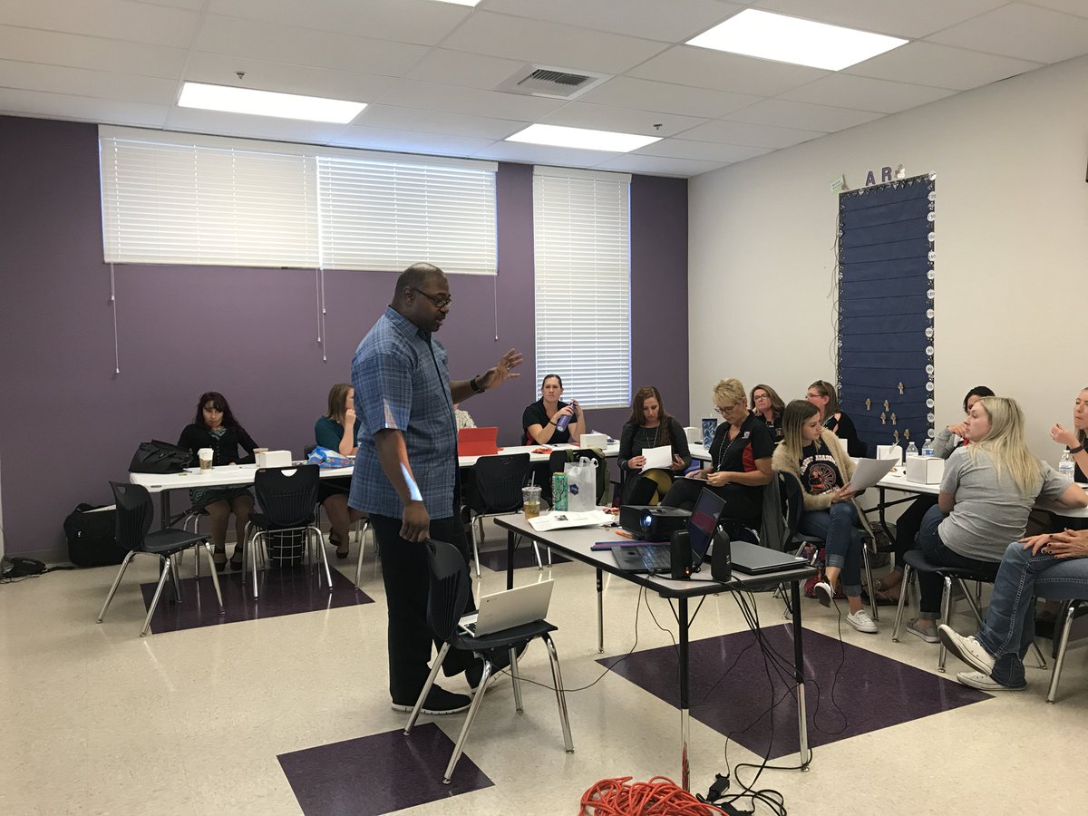 readinginmotion's tweet photo. Getting our #pinecrestacademy teacher partners 
ready for the next round of #readinginmotion during fall training. Great group of teachers! https://t.co/wzIGv5Adxg