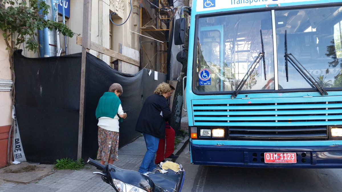 AlejandroGarcc's tweet photo. #BusSocial. Para todos.! Adulto mayor.abuelos de Hostal Luna Hermosa se suman para disfrutar de un día agradable de primavera@PajaroEnciso https://t.co/wdYkMdxddJ