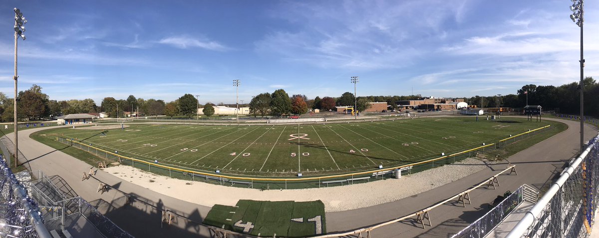 HeasleyK13's tweet photo. 3 hours until kickoff for the final home game of the VG-H season! 🇧🇧 #FightLikeABlueDevil #WinAndIn https://t.co/aLr75FiAU1