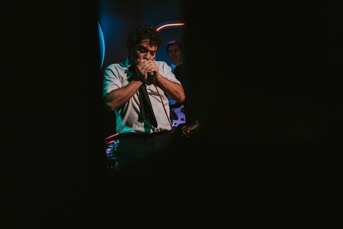 Remolachera's tweet photo. Fredy is on the stage!
#soynegroyestoyorgulloso 

Next show: 28/10 @ElIntrusoMadrid https://t.co/XKUDRIszpx