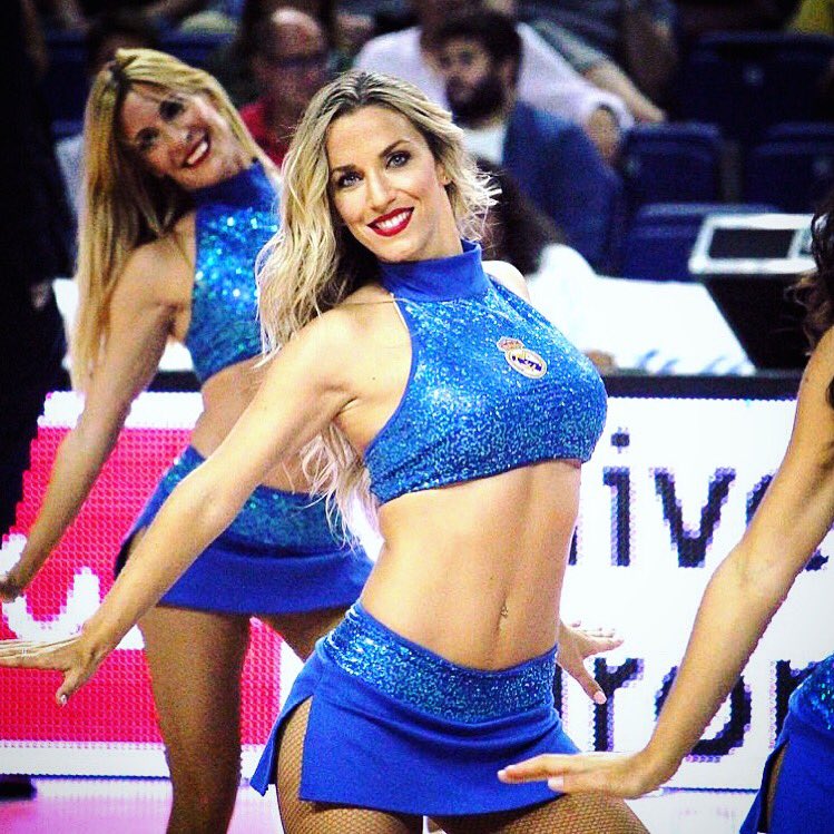Vicky_Calleja's tweet photo. Nueva temporada 💃🏀
📸: @creciendoideas
.
.
#dancer #dancerlife #bailarina #rmcheerleaders #rmcheers #rmbasket #euroligue #photography https://t.co/Xy5leUYWX5