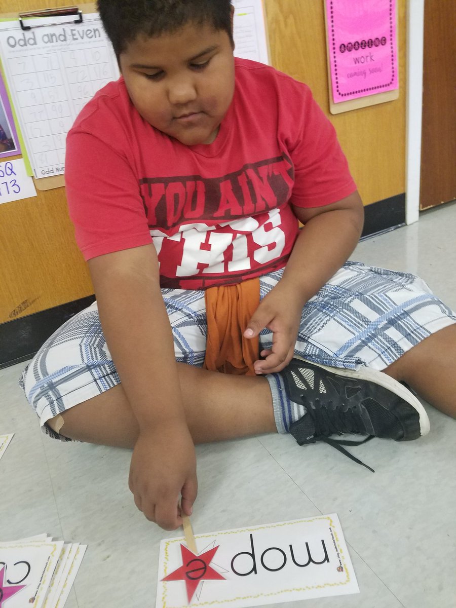 MartinezNSE's tweet photo. Working on silent e words #october17nse https://t.co/vPypibgTMd