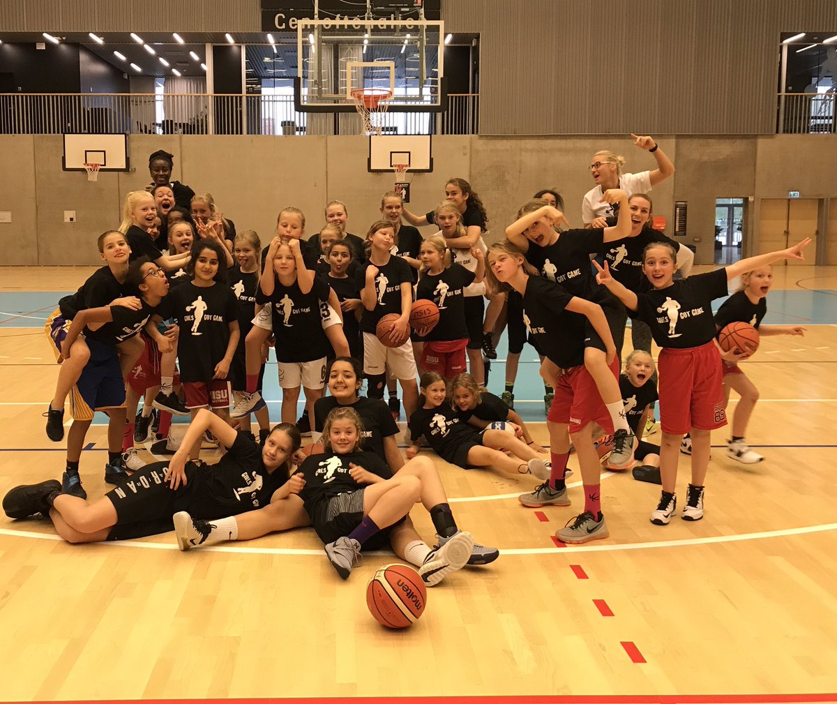 andersen_anja's tweet photo. Impressions from a great Girls Got Game Camp! Hard working players and coaches; three days of fun and basketball; what's not to like 😊⛹️‍♀️🏀 https://t.co/hOOiwT8XLI
