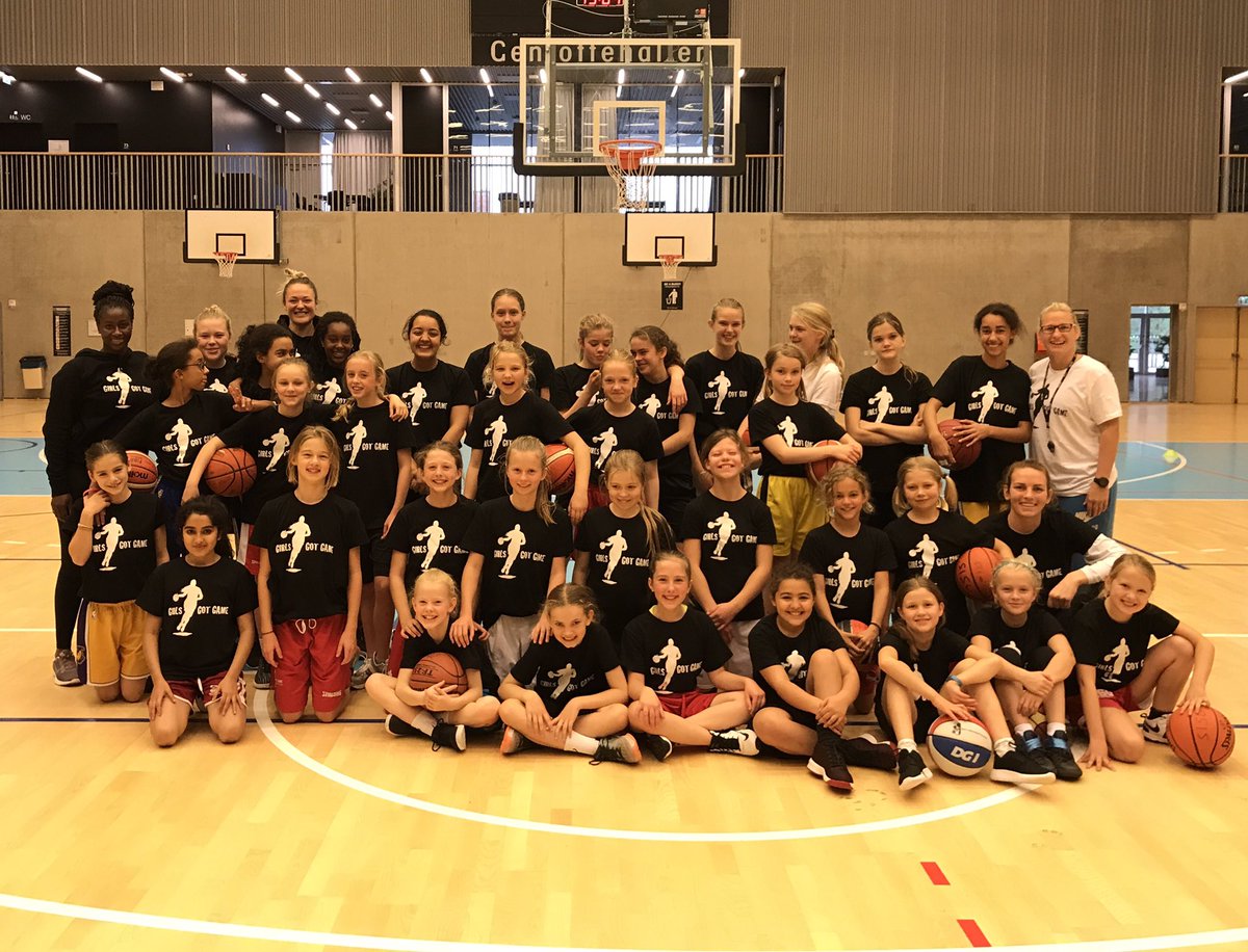 andersen_anja's tweet photo. Impressions from a great Girls Got Game Camp! Hard working players and coaches; three days of fun and basketball; what's not to like 😊⛹️‍♀️🏀 https://t.co/hOOiwT8XLI