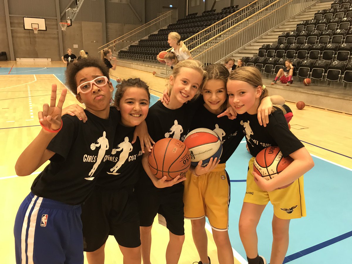 andersen_anja's tweet photo. Impressions from a great Girls Got Game Camp! Hard working players and coaches; three days of fun and basketball; what's not to like 😊⛹️‍♀️🏀 https://t.co/hOOiwT8XLI