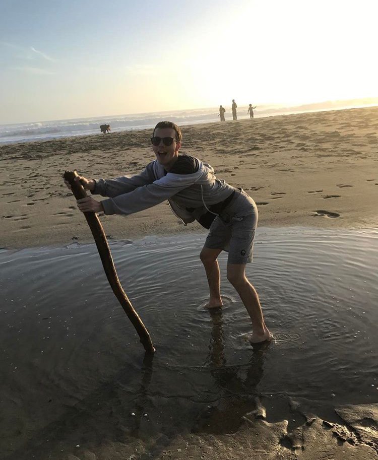PrivilegedParty's tweet photo. A humble Ryan Lyle treks to the beach for hours of ocean cleanup! Nothing but respect for MY presidential candidate! https://t.co/AoomzOcAIc