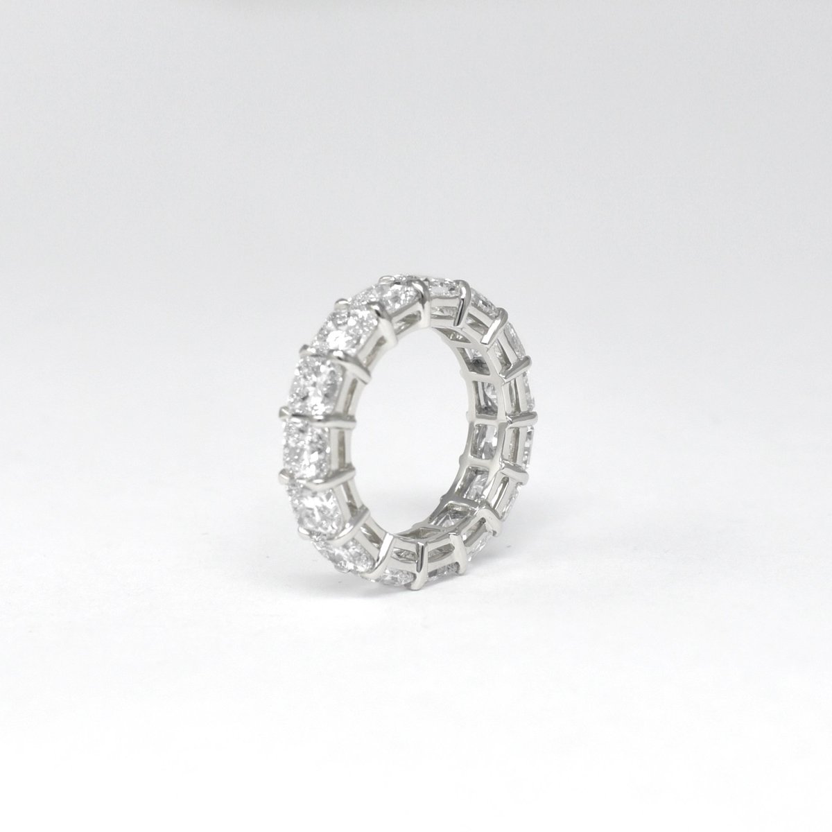 danielcohouston's tweet photo. Brides-to-be: Are you looking for some BLING for your wedding ring? As for our diamonds, they are D/E/F/G/H in color and VS1 in clarity. https://t.co/vRR1EtoPzh