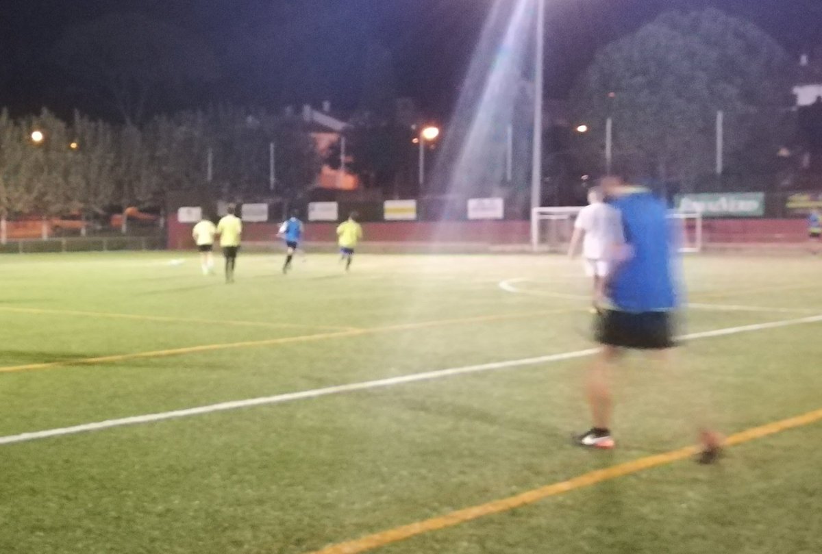 socdelflaca2016's tweet photo. #BaseCEF Entrenament conjunt dels juvenils i els cadets abans dels seus respectius partits del cap de setmana. https://t.co/vExLFQeeer