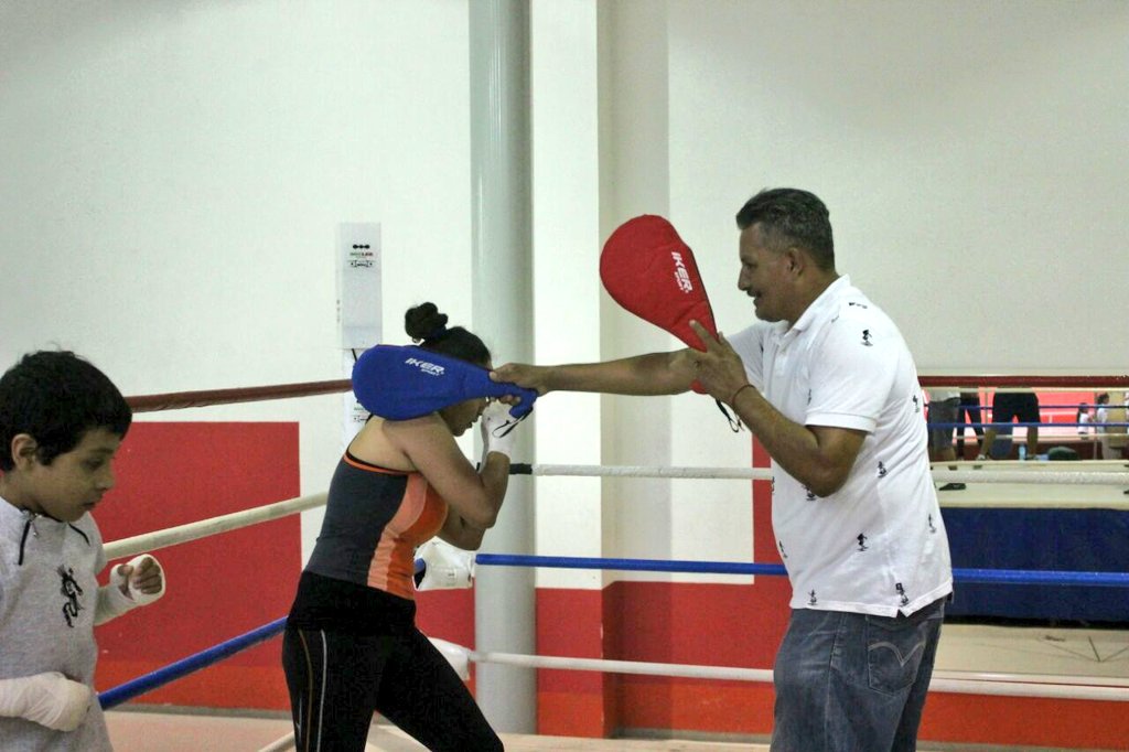 No pongas más pretextos y entrena #box niños y jóvenes conviven y realizan el deporte de los puños #YoSoyJabonera