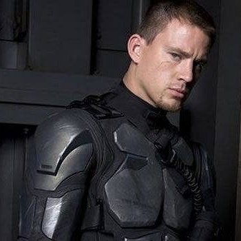 UNITY_SAGA's tweet image. YOUR HEROES:THE  BLUELIGHT!
Kyle Rawlins was gifted with a magic crystal holding  power elevating him to champion.