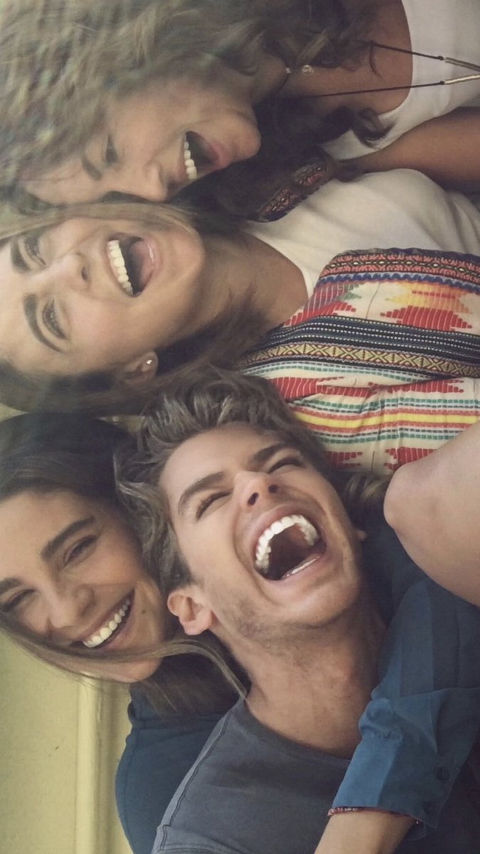 BeaticasPorBea's tweet photo. Que bello reencuentro nando y sus amores 🤣😻💜💋 @bea_ranero @Polo_Morin @danycorderoo @karlafar #MiCorazonEsTuyo2 https://t.co/KJVhS2RmbC