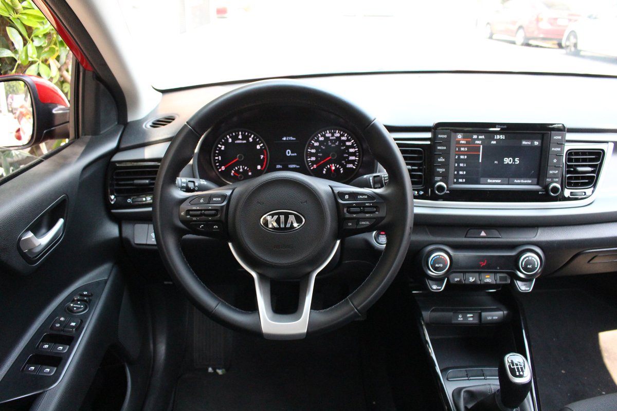 Rodrigo_Motoren's tweet photo. Iniciamos el fin de semana tras el volante del Kia Rio Sedan, la segunda generación que llegó a México de este gran subcompacto https://t.co/aoly9U4Bv9