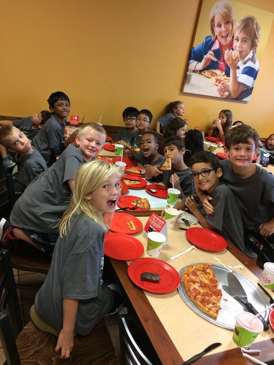 MrsFreemanRES's tweet photo. Stuffing our bellies at Cici’s! https://t.co/IP1ZgnQM0s