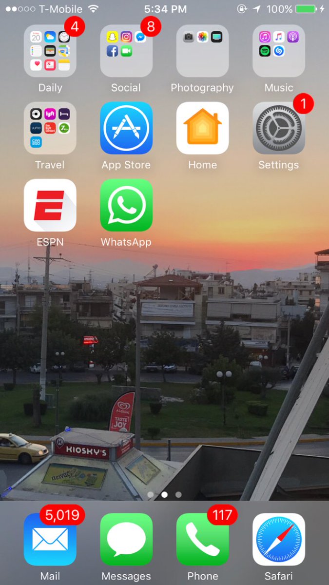 NataliaAddona's tweet image. I looked at Tina’s phone and immediately had a panic attack #CheckYourNotifications